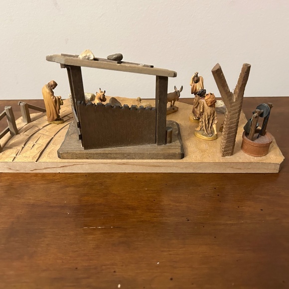 Vintage Anri hand carved wooden Nativity scene made in Italy. - Picture 6 of 6
